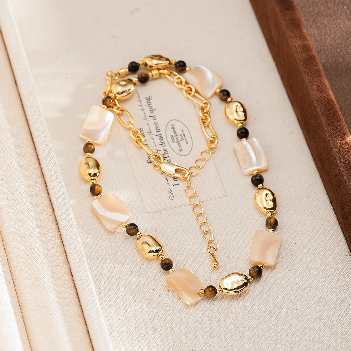 Natural Shell Tiger Eye Stone Beaded Necklace  Luxury Niche Design Clavicle Chain  Necklace
