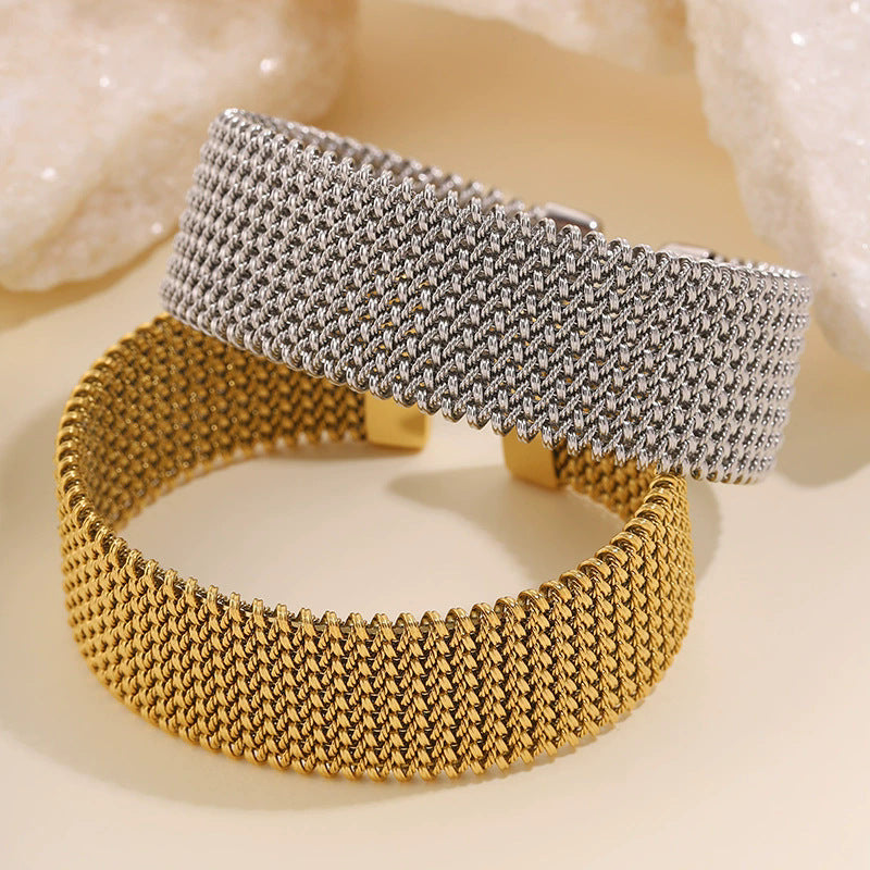 Ladies' textured embossed titanium steel bracelet, plated with 18K gold